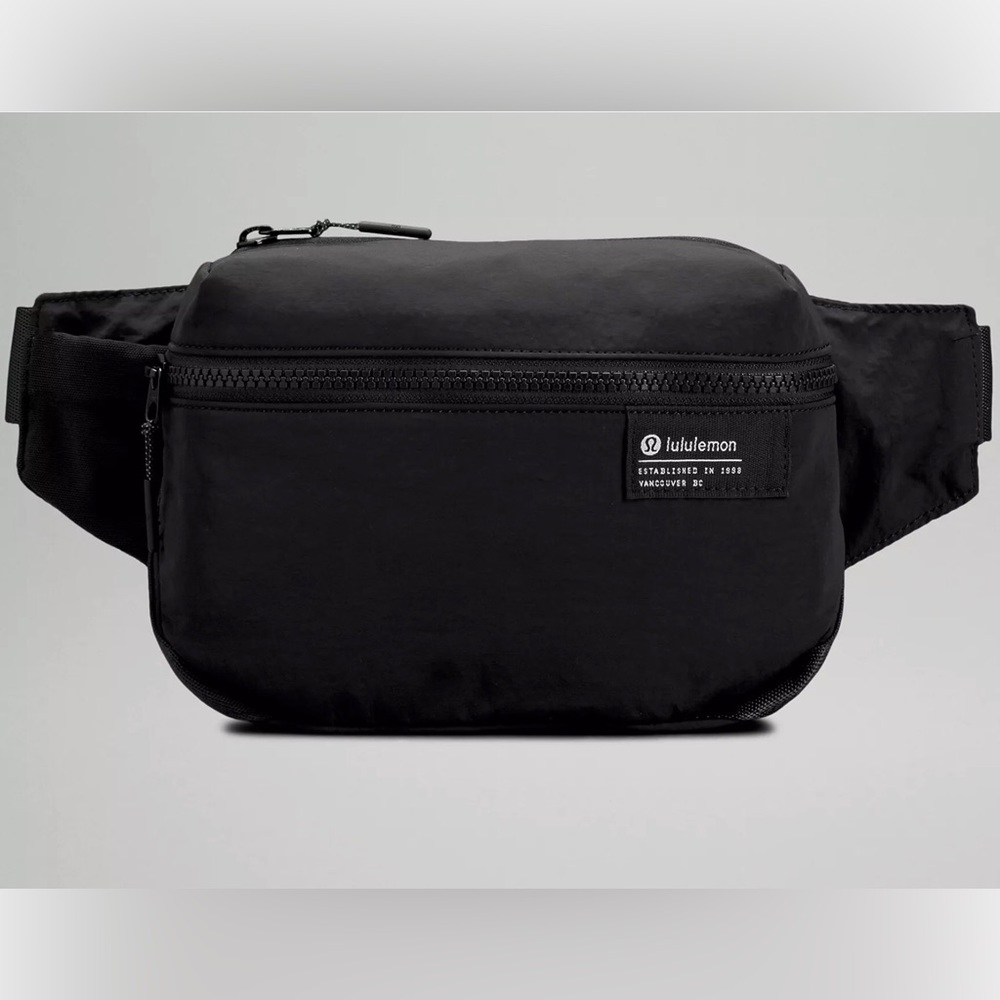 New Lululemon Clean Lines Belt Bag